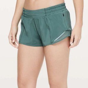 Lululemon Hotty Hot Short 2.5" Size 2